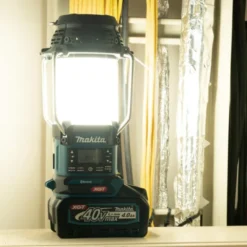 MAKITA MR009G Lampa 40V med Radio, Bluetooth och DAB+| Radio 40V|Lampor 40V